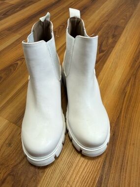 White Chelsea Lug Sole Ankle Boots for Women
